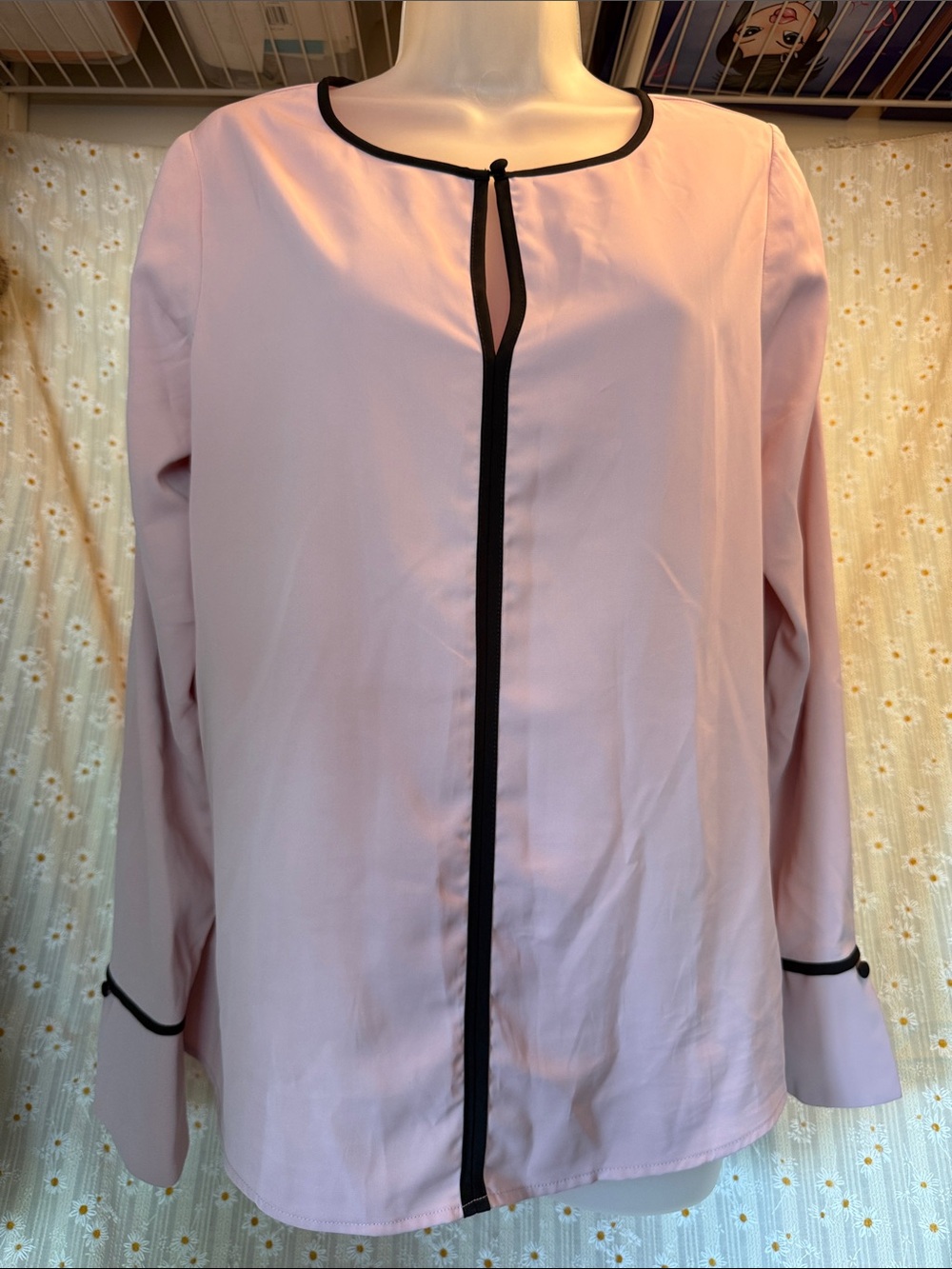 💛$5 each or 6/$20!! 💛 41 Hawthorn Blush Pink Top with Black Trim